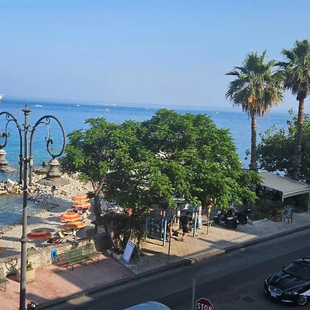 Lucia & Giovanni Nocleg ze śniadaniem Giardini-Naxos