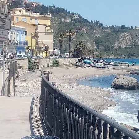 Lucia & Giovanni Bed & Breakfast Giardini Naxos
