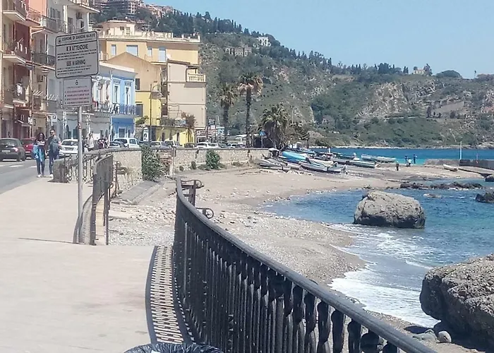 Lucia & Giovanni Frühstückspension Giardini-Naxos